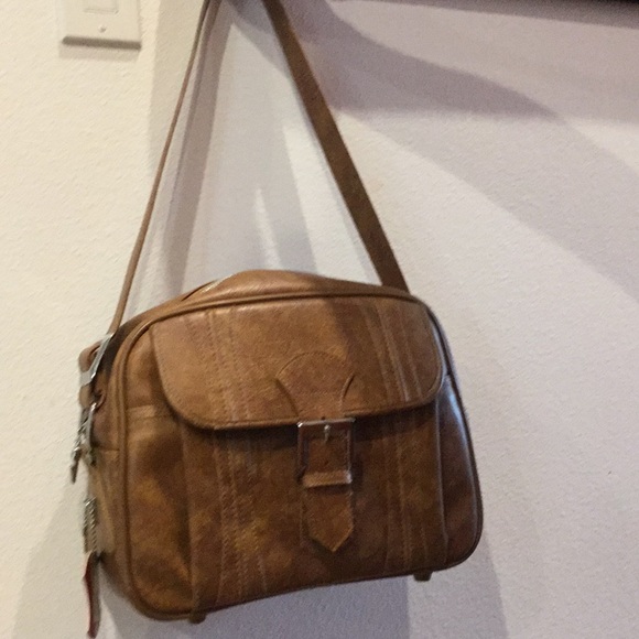 American Tourister Handbags - Vintage 1975 American Tourister Brown leather